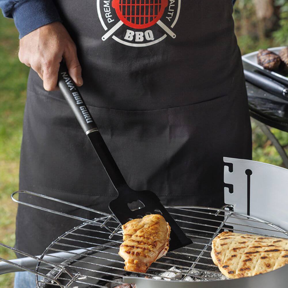 Πασχαλινό BBQ στο σπίτι: Ο απαραίτητος εξοπλισμός για τέλειο ψήσιμο